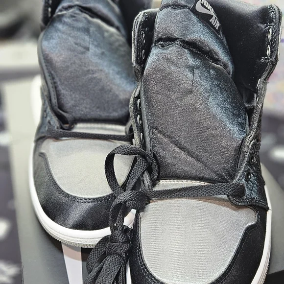 Nike Black and Gray Air Jordan 1 Retro High OG Womens 9 - Picture 2 of 5